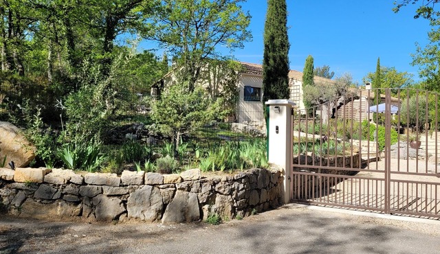 IN NATURE, BEAUTIFUL PROVENCE HOUSE WITH POOL