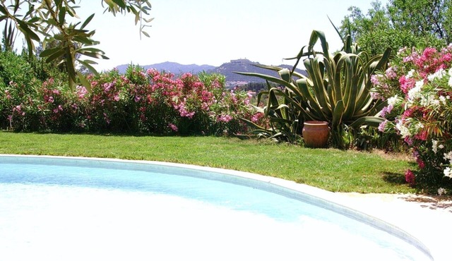 In Ollioules, near Sanary, Provencal house with swimming pool.