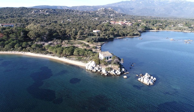 In Pianottoli-Caldarello, bonifacio stone villa, feet in the water