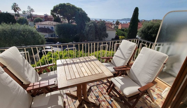 In private domain, apartment with sea view, peaceful for holiday or remote work.