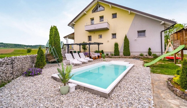 In quiet and beautiful nature welcomes you this beautiful and spacious vacation home in Brinje.