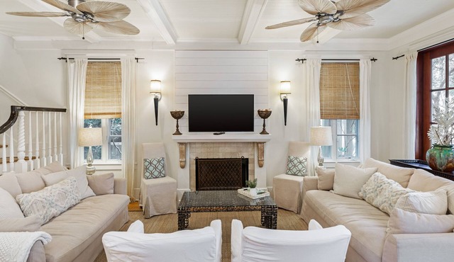 IN RB -BEACH SIDE OF 30-A - THE MOST 5 STAR REVIEWS -1 MIN WALK TO BEACH OR TOWN