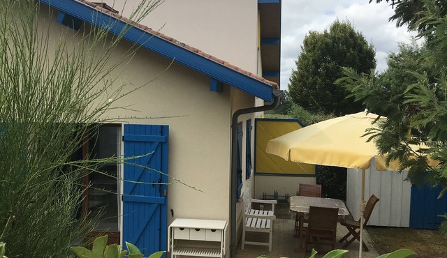 In Residence with swimming pool, Tennis, children's games 8 minutes from contis beach