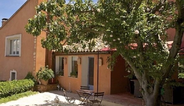 In Roussillon Village &Conciergerie included a private home fantastic view basin