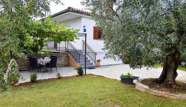 in Savudrija mit Privatem Garten und Panoramablick by Interhome