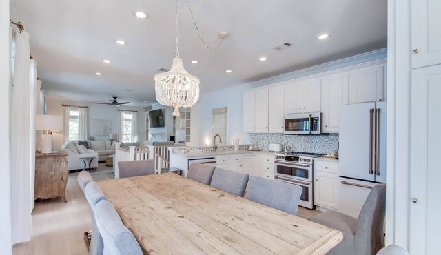 In Seaside – Nearby Pool & Beach – Emma Lou