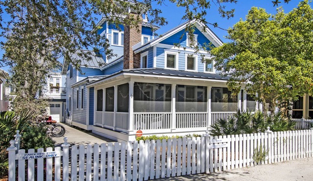 In Seaside Proper, 'Sealink', 4 Houses from Beach, Gulf View