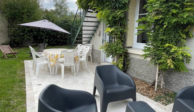 In Sologne, family home with garden near Chambord castle and forests