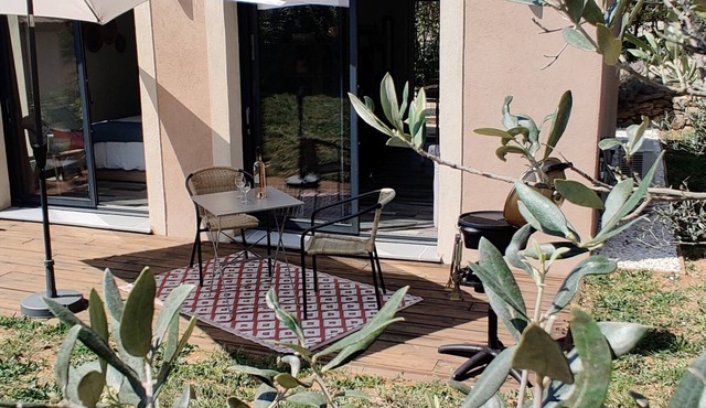 In the calm of green Provence 3 *