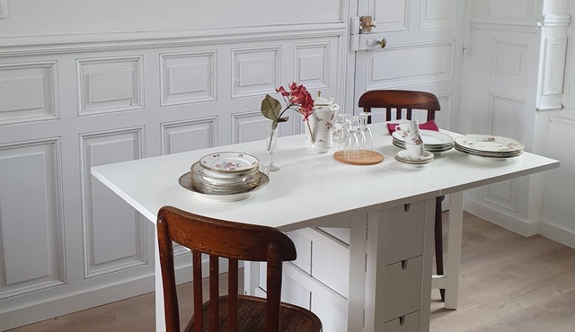 In the center of the village of Bourbon: accomodation with view of the castle