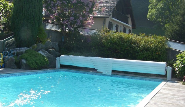 In the center of the Luz Saint Sauveur valley, house with swimming pool and beautiful view.