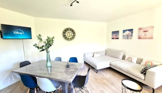 In the Clouds - Free parking -Independent entrance