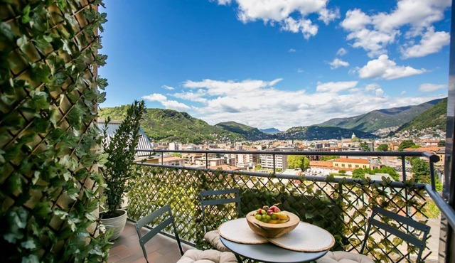 In the Como Borghi district (10 Floor Flat)