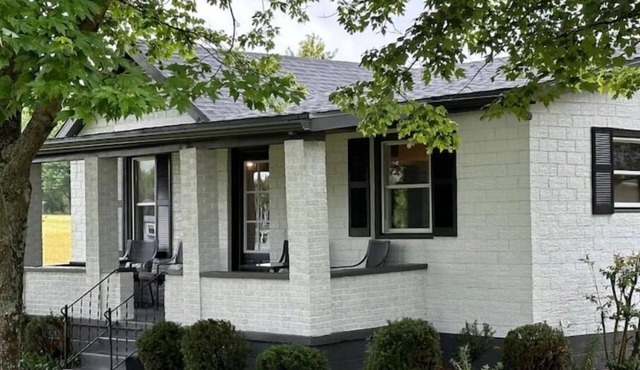 In the country just minutes from Holiday World!