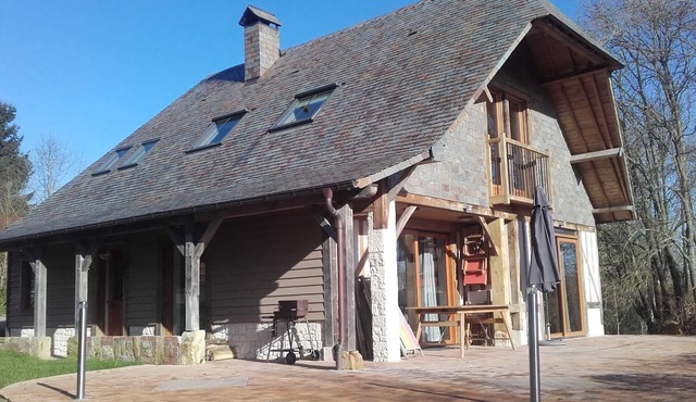 In the countryside 15 minutes from Honfleur, a recent house, bright