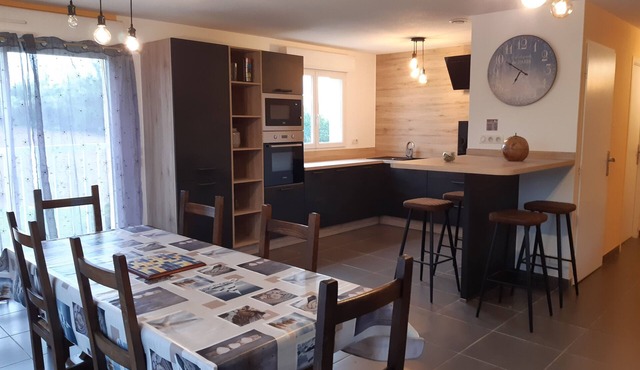 In the countryside, 4-bedroom apartment with swimming pool