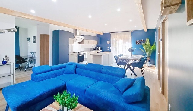 In the countryside, halfway between the Lacs d'Orient and Lac du Der