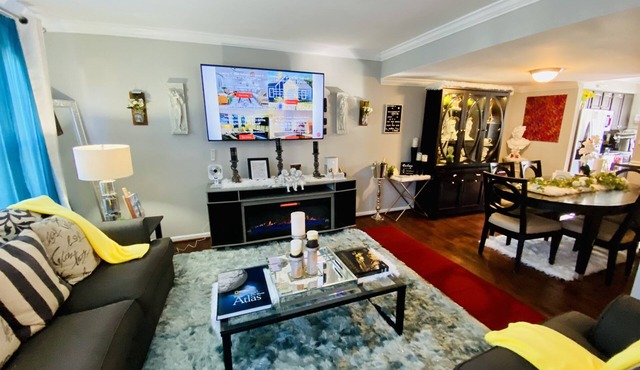 In the DC-VA-MD area? Stay in lux and comfort at the Beautiful Empress Lounge