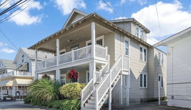 In the Gardens & Steps to the beach, boards! Ocean Views & Parking!