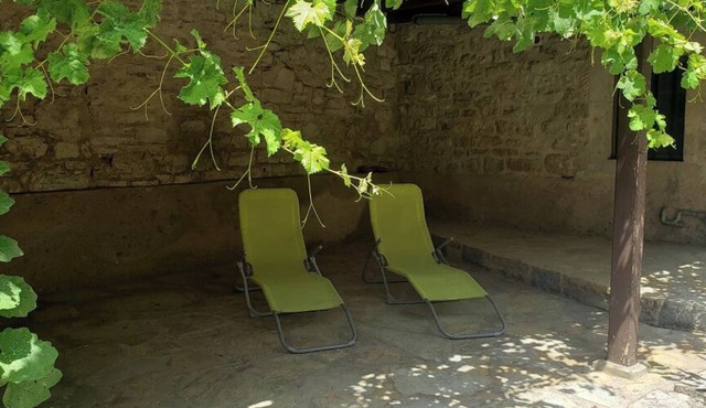 In the heart of the Gorges du Tarn conservation area, in Blajoux, the 3 steeples house