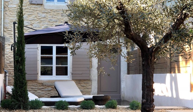 In the heart of downtown St Rémy de Provence, the Mas D'Oscar!