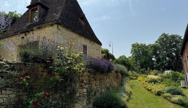In the heart of Périgord Noir, fully renovated character cottage.