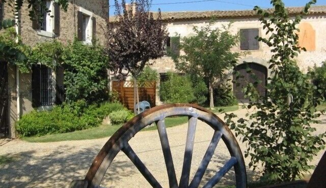 In the heart of the Corbières warm, independent 3-room gite welcoming 4 people