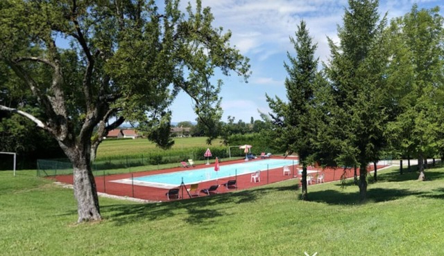 In the heart of nature Chalet sans vis-a-vis separated by a green space from the swimming pool