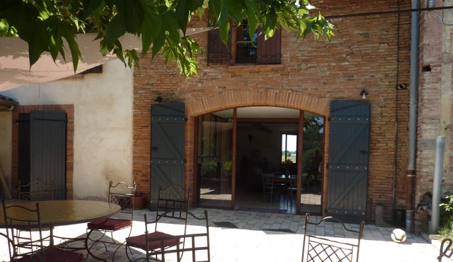 In the heart of a 1-hectare wooded island of greenery