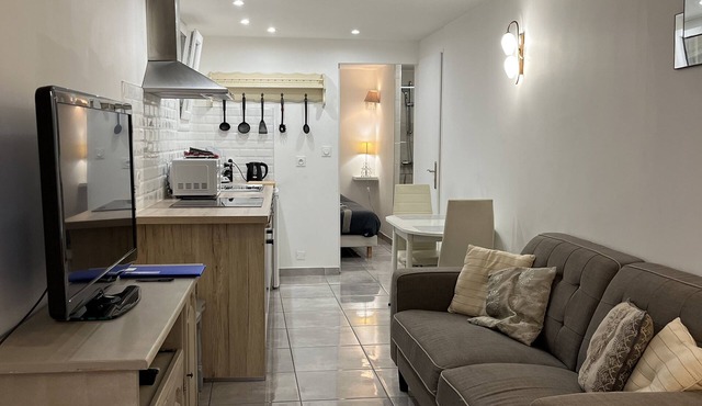 In the heart of the city, modern apartment close to all amenities