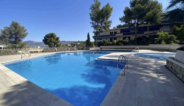 In the heart of the port of Saint-Mandrier, pool, tennis, charm and comfort