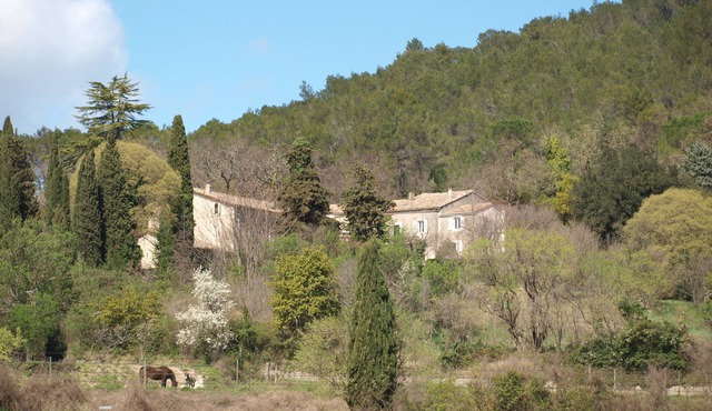 in the heart of scrubland and vineyards with superb views