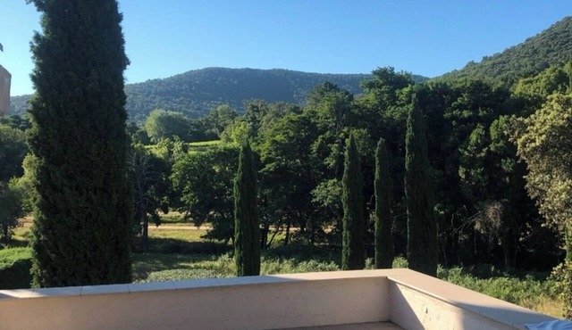 In the heart of the vineyards, a family property in an exceptional setting.