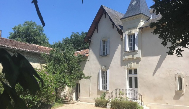 In the heart of the forest, janitor's cottage Manoir with sauna and Nordic bath access