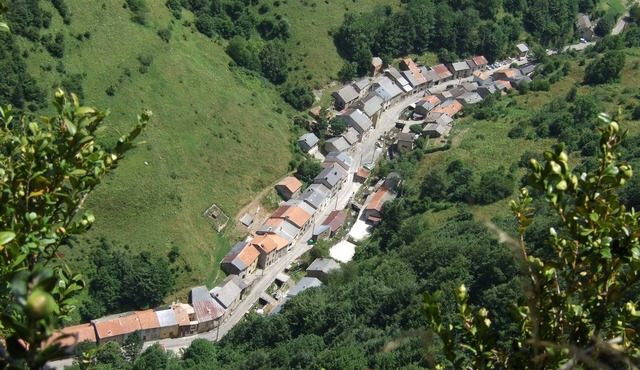 In the heart of a preserved, welcoming, flower-filled mountain village