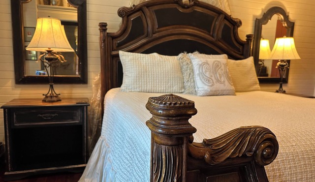 In the Heart of Apalachicola~Walk Everywhere~Ebony Rouge Suite~Majestic Jewel
