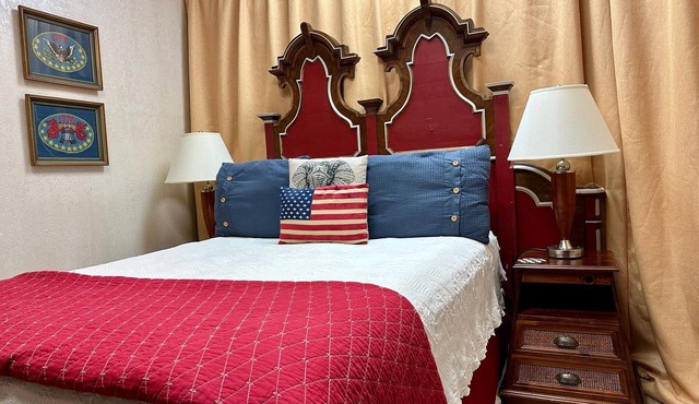 In the Heart of Apalachicola~Walk Everywhere!~Pet Friendly Studio Apartment