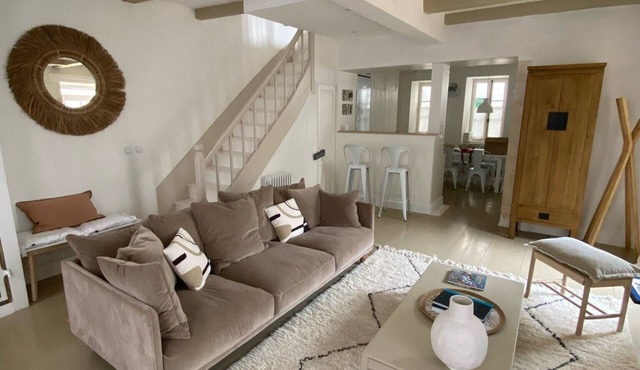 In the heart of Ars en Ré, 3 minutes by bike from the beach, magnificent family home!