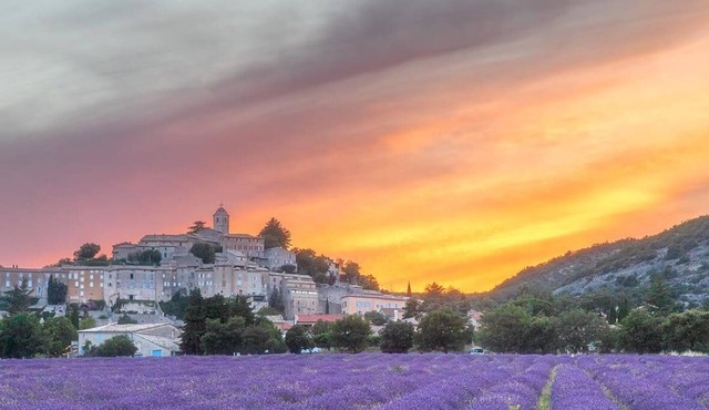 IN THE HEART OF BANON At the bottom of the apartment, bakery, restaurant, paragliding, etc.