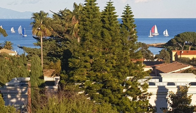 IN THE HEART OF CAP D'ANTIBES Near the Garoupe beaches