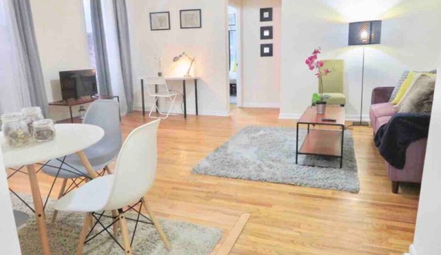 In the heart of Center City! Large bi-level 3/2