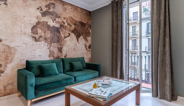 In the heart of Eixample, in a pedestrian area, ideal for families.