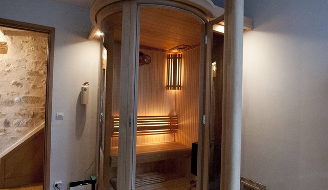 In the heart of Fontainebleau! "Les Anges de Fleury" Maison Hotel de Tourisme