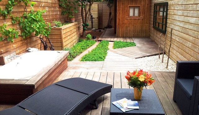 IN THE HEART OF CAP-FERRET LARGE APARTMENT WITH 140m2 GARDEN WITHDRAWAL 300M OCEAN