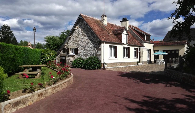 In the heart of Normandy, 10 minutes from Bagnoles de l'Orne. WIFI . Linen