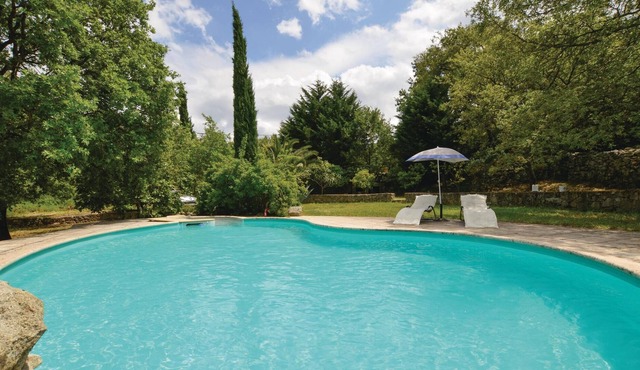 In the heart of the high villages of Balagne awaits you this lovely little vacation home with privat