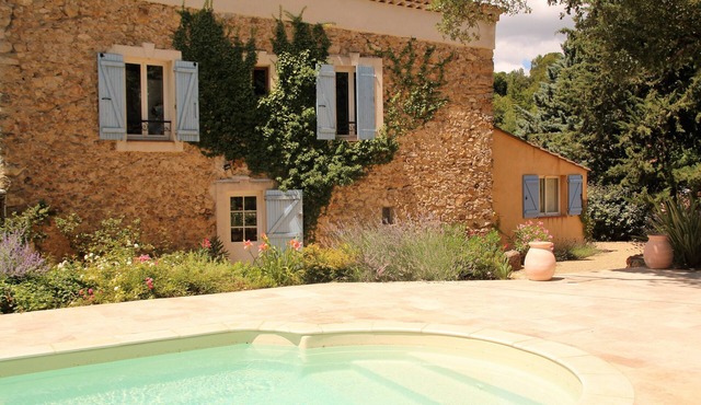 In the heart of green Provence in the Var, old charming sheepfold