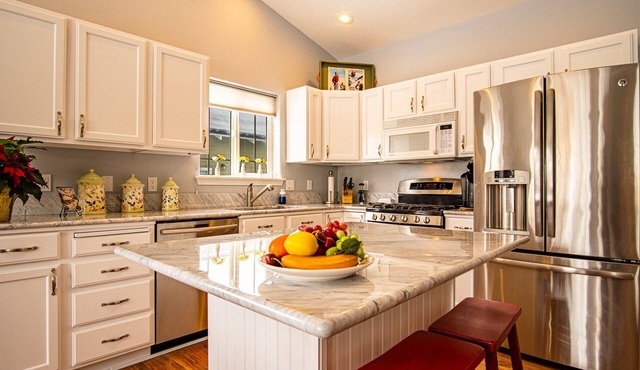 In the Heart of Hailey; Private Pet-friendly 3 Bedroom Home With Garage