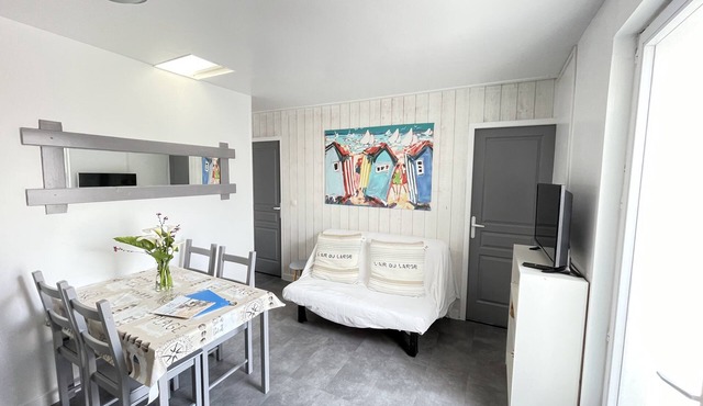 In the heart of La Flotte - House 4 people - Private patio - Private parking