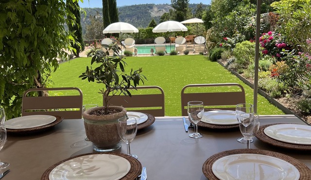 In the heart of Luberon Provence, an old school with antique, artworks & design!